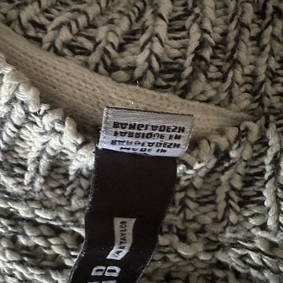 Design Lab cold shoulder woman’s sweater - Picture 4 of 4